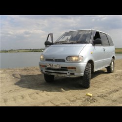 Nissan_Serena hybrid 2016 вид сзади